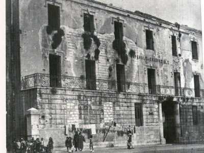 Nel 1887, sfruttando gli ambienti del convento ormai dismesso, sorse in questo punto il primo Ospedale consorziale di Bari: il San Pietro. Funzion� perfettamente fino allo scoppio della Seconda guerra mondiale